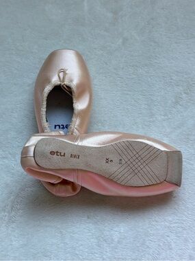 Bloch ETU pointe shoe